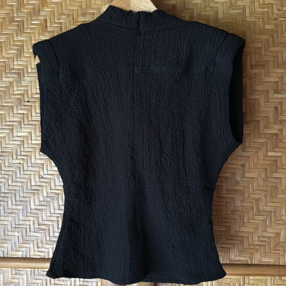 ASTR the label black square shoulder textured blouse Large - Picture 6 of 7